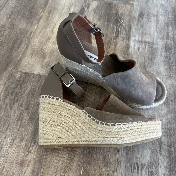 NWOT! Steve Madden Leather Jaylen Wedge Sandal with Ankle Strap - Picture 3 of 8